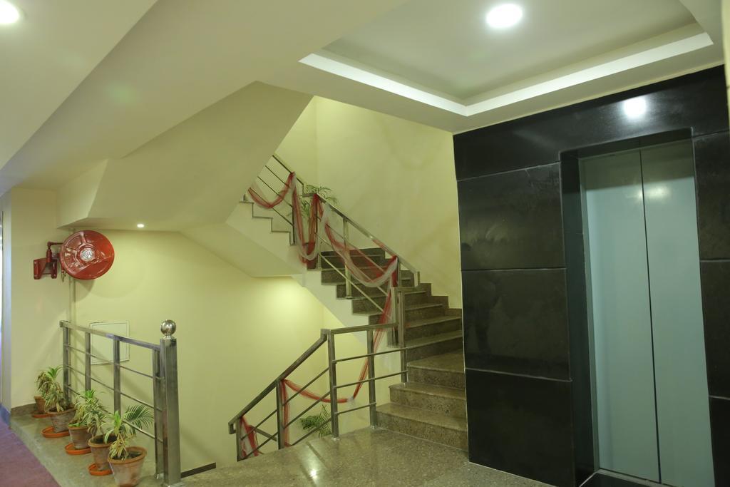 Hotel Sv Kashipur Екстер'єр фото