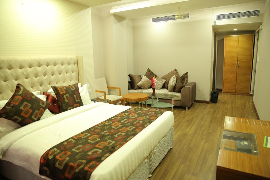 Hotel Sv Kashipur Екстер'єр фото